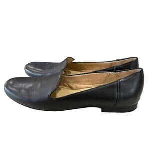 Naturalizer Black soft leather flats slight heel. Size 6.5